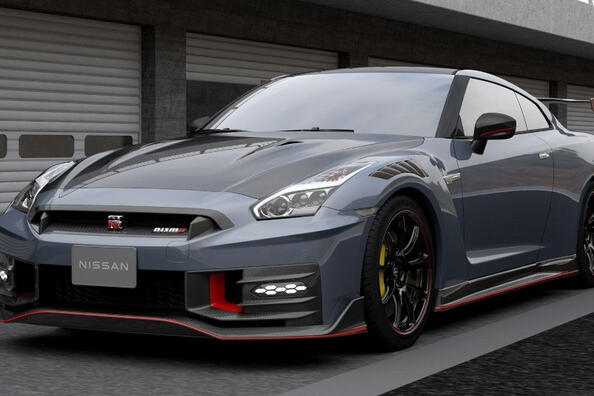 Обновленный Nissan GT-R 2023: обзор спортивного купе фото 3