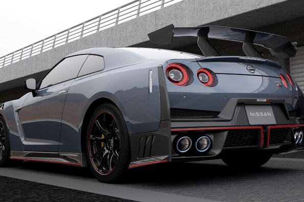 Обновленный Nissan GT-R 2023: обзор спортивного купе фото 4