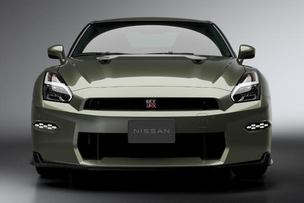 Обновленный Nissan GT-R 2023: обзор спортивного купе