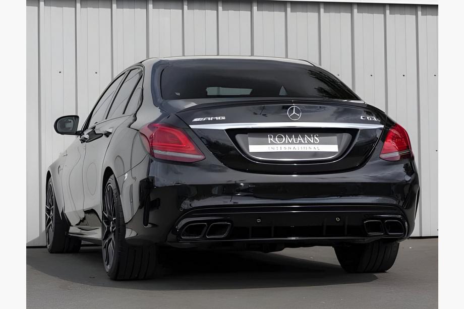 Mercedes C-class W205 2014-2021 гг. Задний диффузор с насадками Black (Дизайн C63 2018-2021) Image