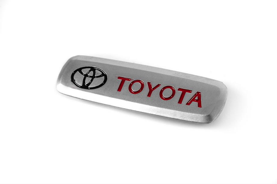 Toyota Алюминиевый шильдик для ковриков (1 шт) Image