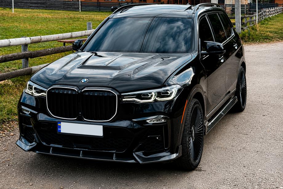 BMW X7 G07 2019- гг. Накладка на передний бампер (для M-Sport 2019-2022, карбон) Image