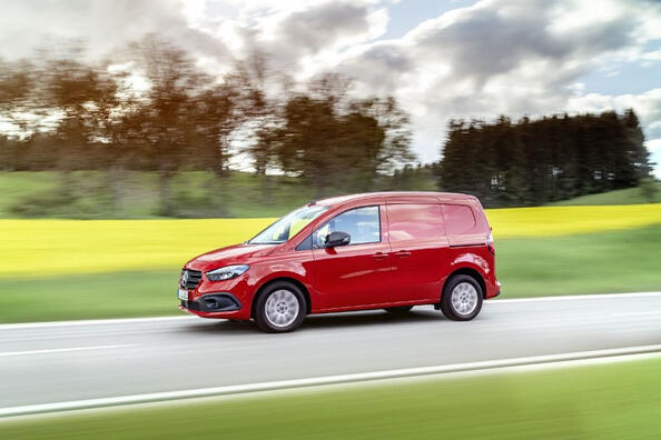 Обзор фургона Mercedes-Benz Citan Furgon второго поколения фото 2