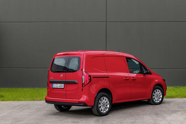 Обзор фургона Mercedes-Benz Citan Furgon второго поколения фото 3