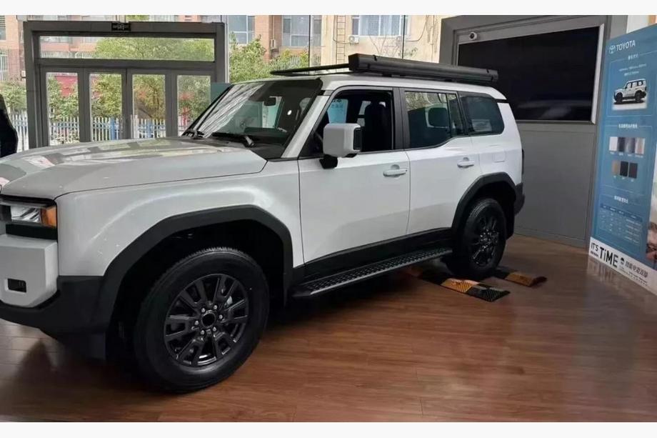 Toyota Land Cruiser Prado 250 2023- гг. Боковые пороги (2 шт.) Image