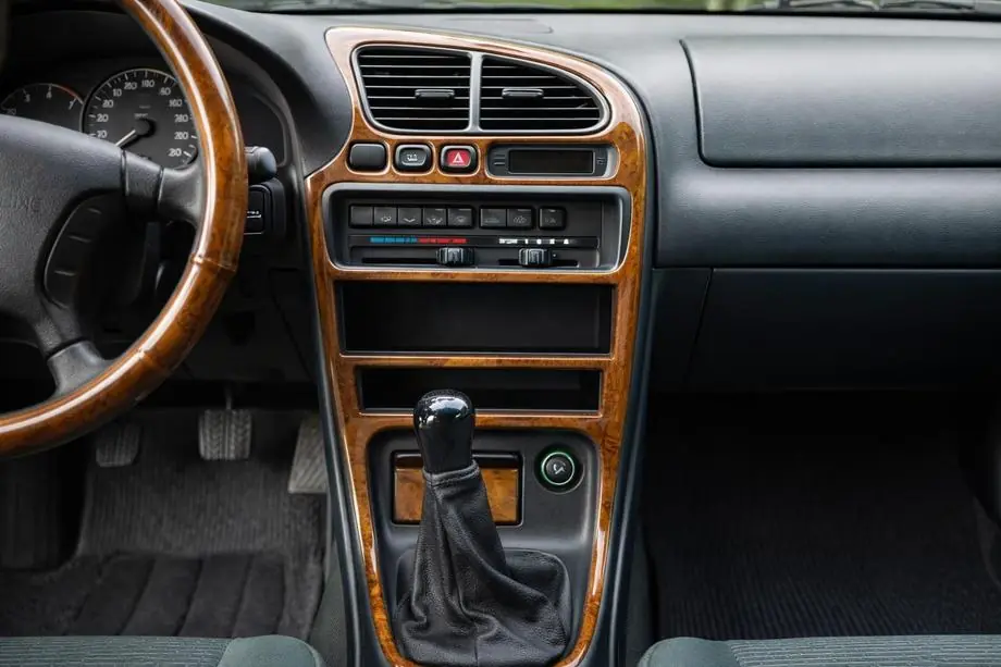 Mazda 323 1977-2003 гг. Накладки на панель приборов (Орех, F 1994-1997) Image