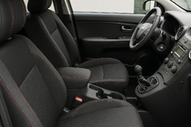 Kia Carens 1999-2012 гг. Авточехлы из экокожи Brothers Premium (5 мест, 2006-2012) фото 1
