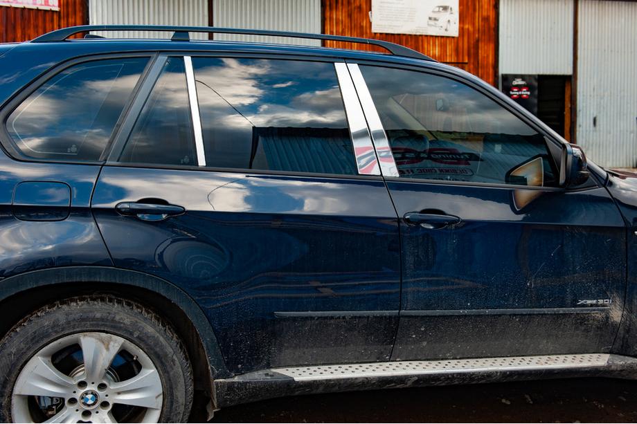 BMW X5 E70 2007-2013 гг. Накладки на дверные стойки из нержавеющей стали Image