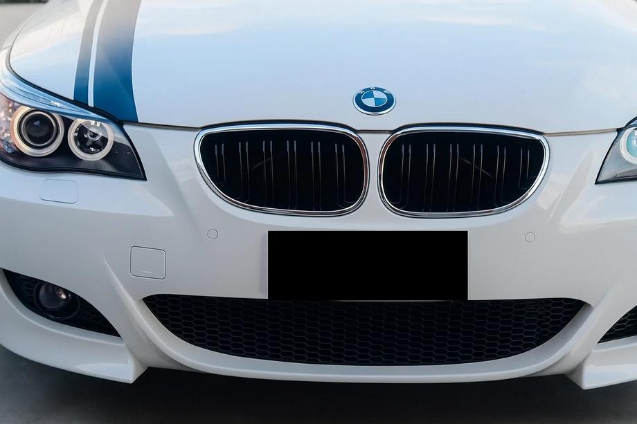 BMW 5 серия E60/E61 2003-2010 гг. Ноздри M-Look (Черный Глянец с Хромированной Окантовкой) Image