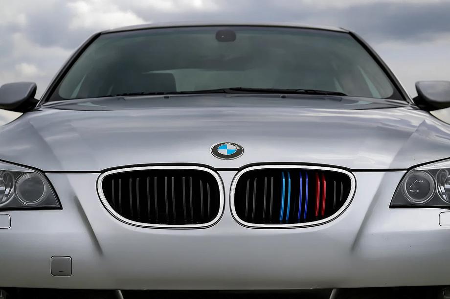 BMW 5 серия E60/E61 2003-2010 гг. Ноздри M-Look (M-Color с хромированной окантовкой) Image