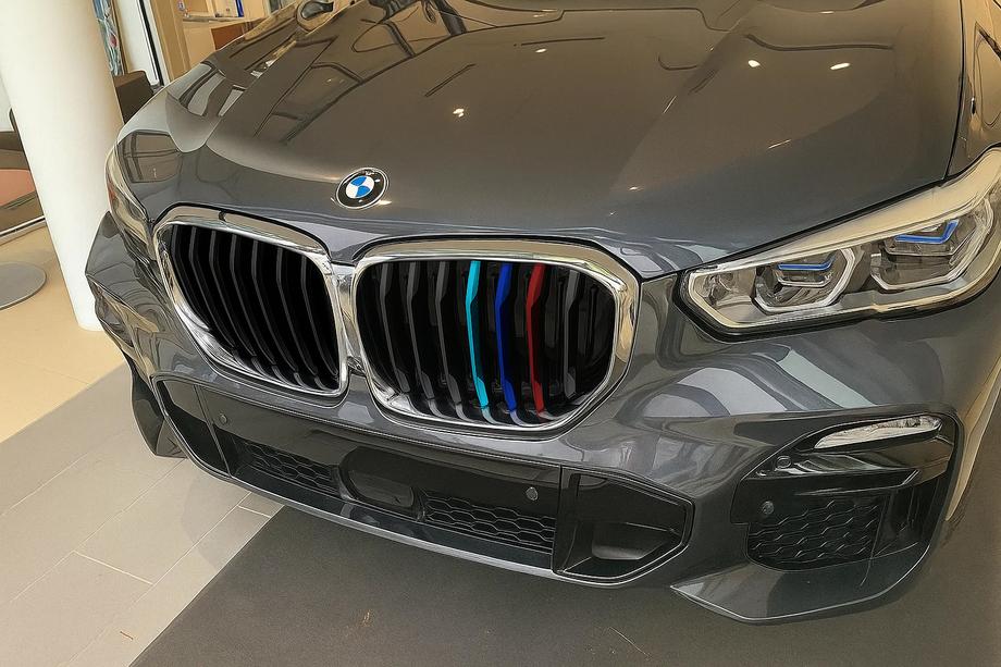 BMW X5 G05 2019–2026 гг. Ноздри 1 Полоса (2019-2022, M-Color с Хромированной Окантовкой) Image