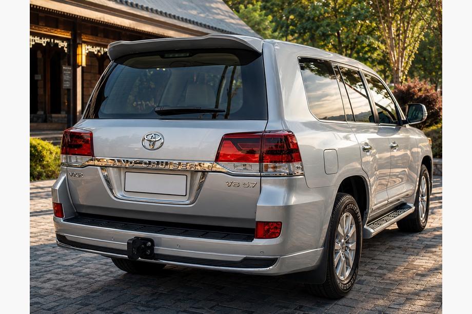 Toyota Land Cruiser 200 2007-2021 гг. Задний диффузор без хрома 2016↗ (Executive 2019/2021, под фаркоп) Белый Фото 2