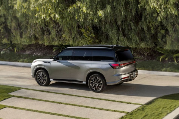 Обзор Infiniti QX80 2025: Роскошь и мощь нового уровня фото 3