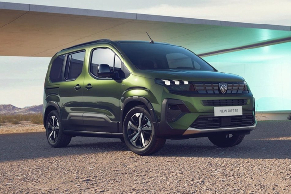 Обзор Peugeot Rifter 2024: Практичность с новым лицом фото 3