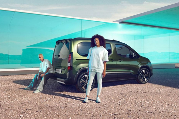 Обзор Peugeot Rifter 2024: Практичность с новым лицом фото 4