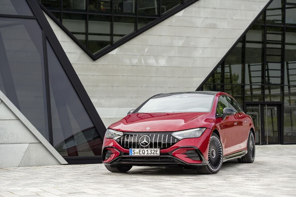 Обзор электрического седана Mercedes-Benz EQE AMG (V295).