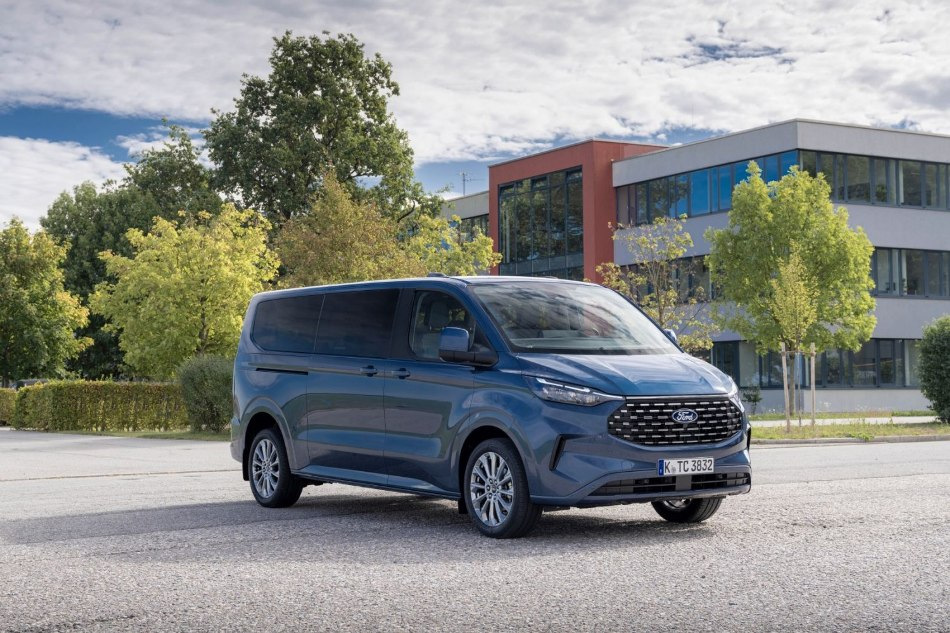 Обзор минивэна Ford Tourneo Custom 2024