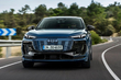 Обзор спортивного купеобразного кроссовера Audi SQ6 Sportback e-tron фото 2