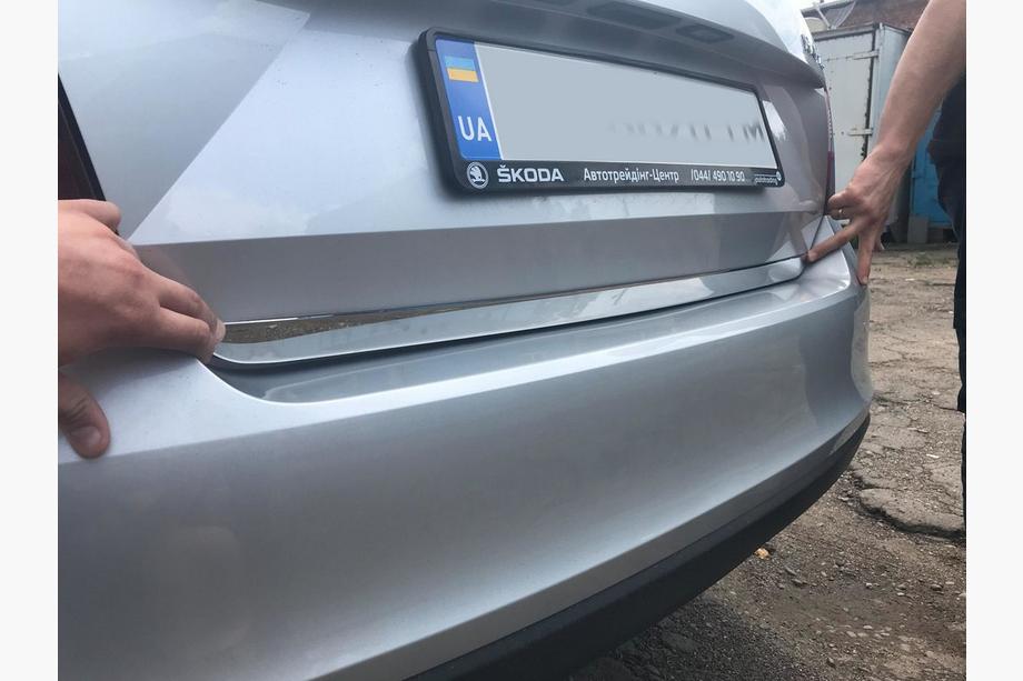 Skoda Rapid 2012-2019 гг. Накладка на багажник нержавейка OmsaLine - Итальянская Нержавейка Image