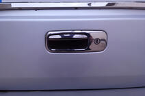 Volkswagen Caddy 2004-2010 гг. Накладка на ручку багажника Нержавейка Carmos - Турецкая Нержавеющая Сталь фото 1