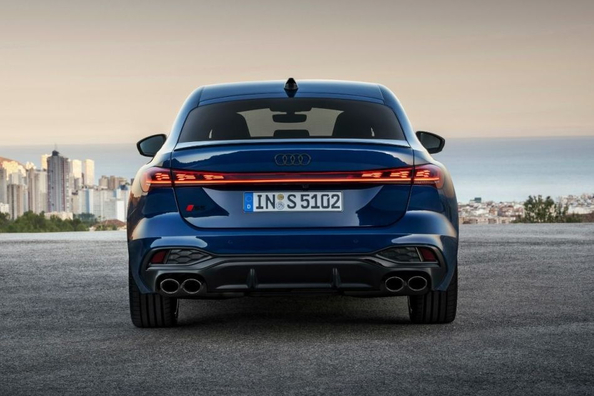 Audi S5 2024: спортивная элегантность нового поколения фото 3