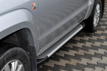 Volkswagen Amarok 2010-2022 гг. Боковые пороги Line (2 шт., алюминий) фото 1