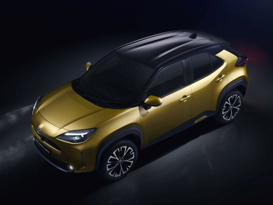 Toyota Yaris Cross (XP210): Обзор компактного кроссовера