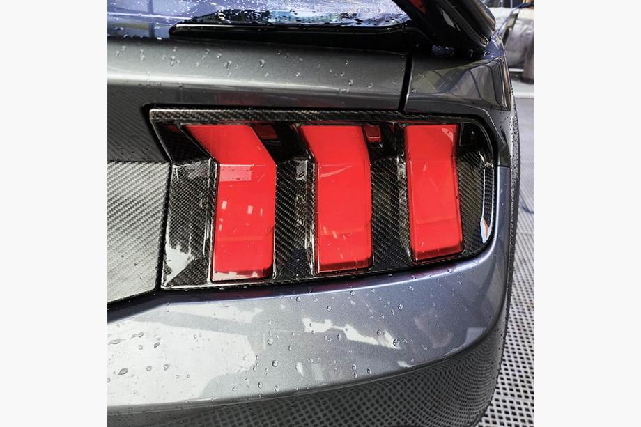 Ford Mustang 2024- гг. Накладки на Задние Фонари (Карбон) Фото 3