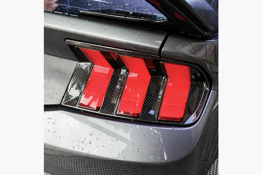 Ford Mustang 2024- гг. Накладки на Задние Фонари (Карбон) Фото 4