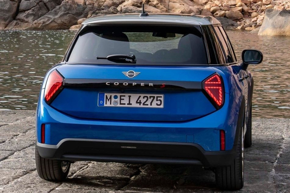 Обзор нового Mini Hatch (F65) 5-door: Четвертое поколение культового хэтчбека фото 3