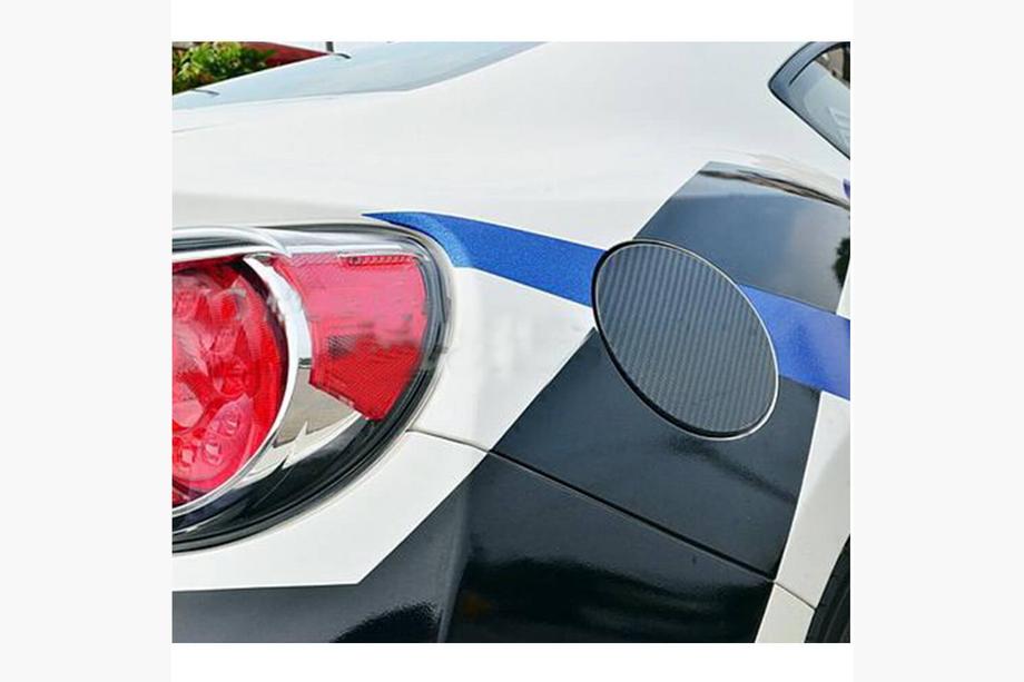 Subaru BRZ 2012-2021 гг. Накладка на лючок бензобака Карбон Фото 3