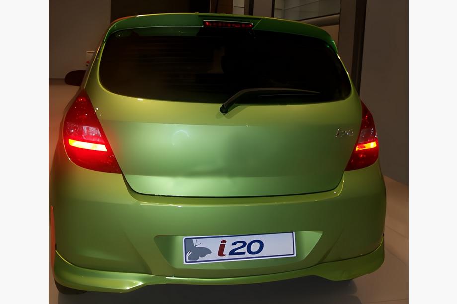Hyundai I-20 2008-2012 гг. Задняя нижняя накладка (грунт под покраску) Image