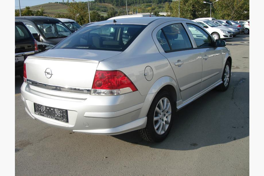 Opel Astra H 2004-2013 гг. Задняя нижняя накладка Sedan (грунт под покраску) Фото 4