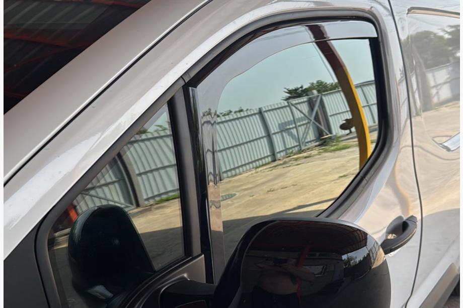 Opel Combo 2019- гг. Вставные ветровики Niken Luxury (2 шт) Image