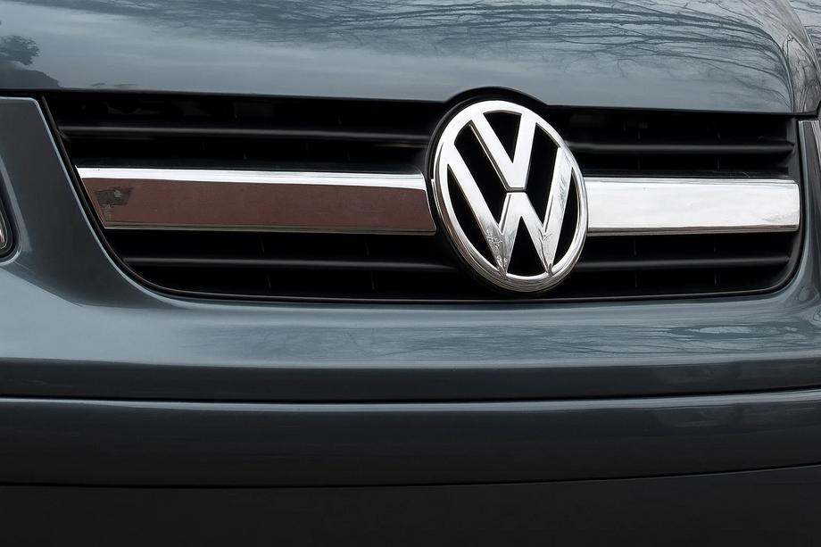 Volkswagen T5 Transporter 2003-2010 гг. Накладки на центральную часть решетки (2 шт, нержавейка) OmsaLine - Итальянская Нержавейка Image