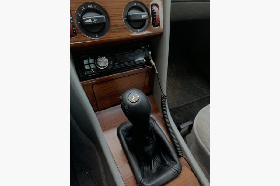 Mercedes E-сlass W124 1984–1997 гг. Кожаный чехол с ручкой КПП Image