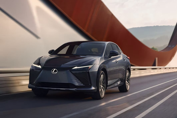 Lexus RZ450e: Обзор электрического кроссовера