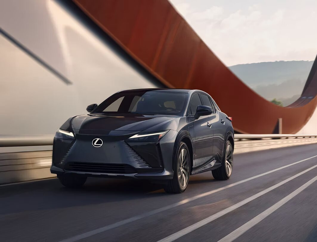 Lexus RZ 450e (RZ450e): обзор электрокроссовера и новая линейка RZ 350e, 500e, 550e