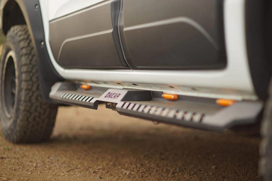 Volkswagen Amarok 2022- гг. Боковые пороги Dakar V2 с LED (2 шт, металл) Image