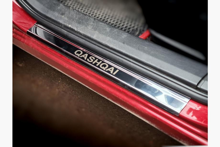 Nissan Qashqai 2014-2021 гг. Накладки на пороги Carmos V1 нержавейка комплект 4 шт Image