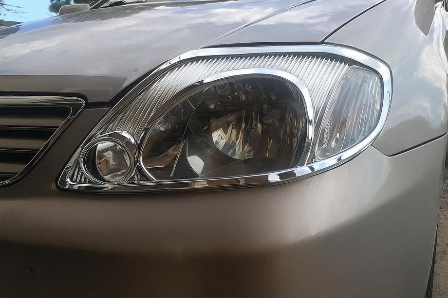 Toyota Corolla 2002-2007 гг. Накладки на фары V1 (2002-2004, 2 шт., пластик) Image
