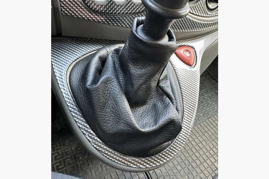 Renault Trafic 2001–2015 гг. Кожаный чехол для рычага КПП Image