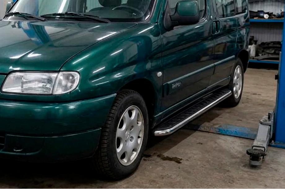 Peugeot Partner 1996-2008 гг. Боковые Подножки Maydos V1 (2 шт., Алюминий и Нержавейка) Image