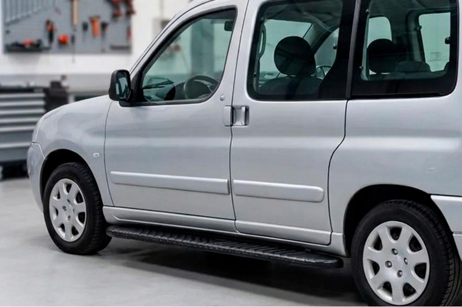 Peugeot Partner 1996-2008 гг. Боковые пороги Bosphorus Black (2 шт., алюминий) Image