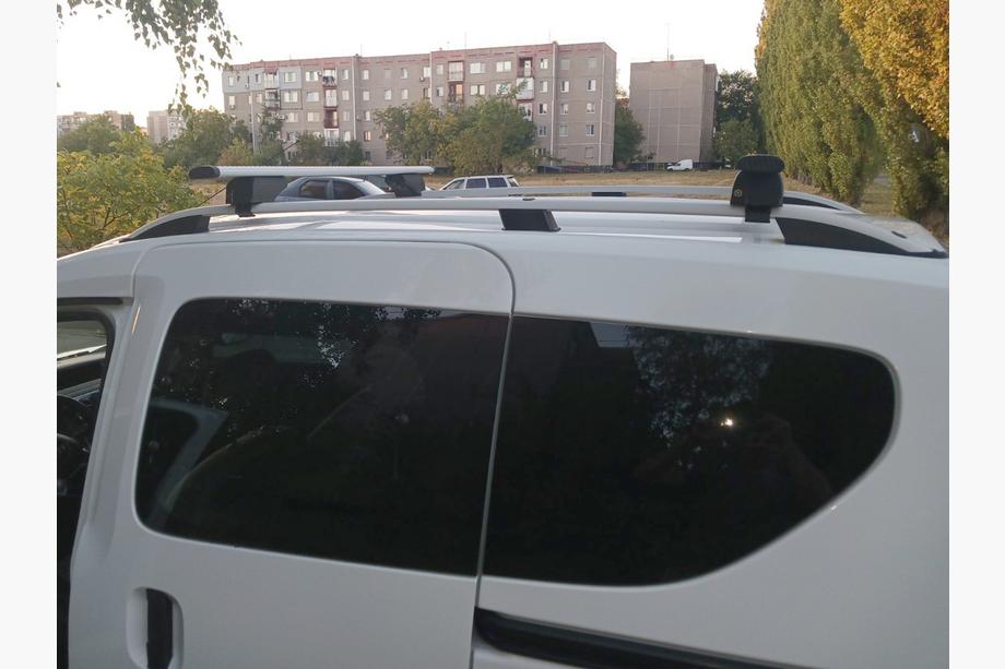 Dacia Dokker 2013-2022 гг. Багажник поперечины на стандартные рейлинги с замком Wizard V1 (2 шт) 115 см, Серый Фото 2