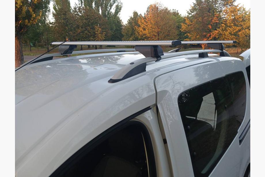 Dacia Dokker 2013-2022 гг. Багажник поперечины на стандартные рейлинги с замком Wizard V1 (2 шт) 150 см, Черный Image