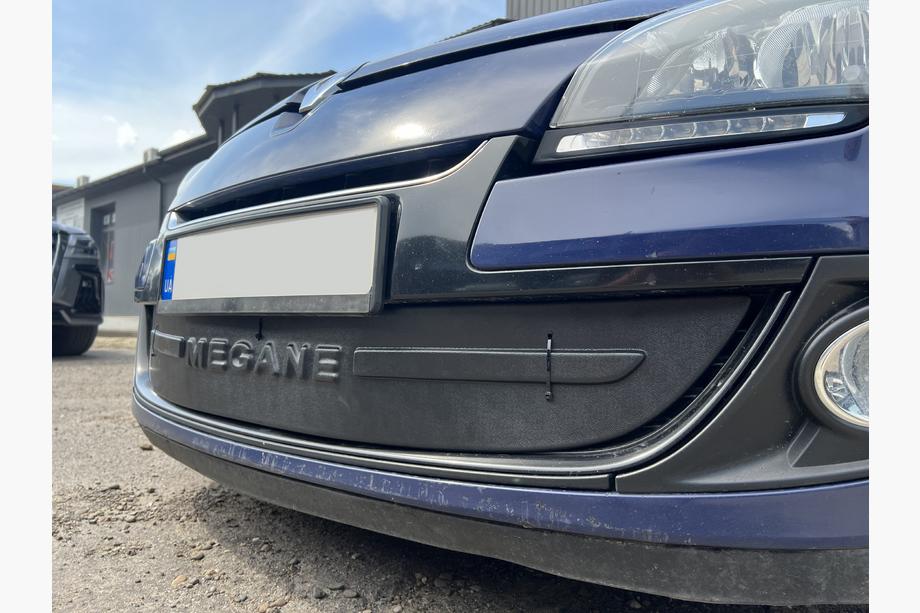 Renault Megane III 2009-2016 гг. Зимняя накладка на решетку радиатора (2009-2013, нижняя) Матовый Фото 4