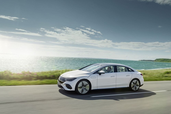 Mercedes-Benz EQE (V295): Обзор электрического седана бизнес-класса фото 4