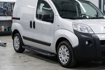 Fiat Fiorino/Qubo 2008-2024 гг. Боковые Подножки RedLine Black (2 шт., Алюминий) фото 1