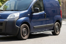 Peugeot Bipper 2008-2017 гг. Боковые Подножки Sunrise (2 шт., Алюминий) фото 1